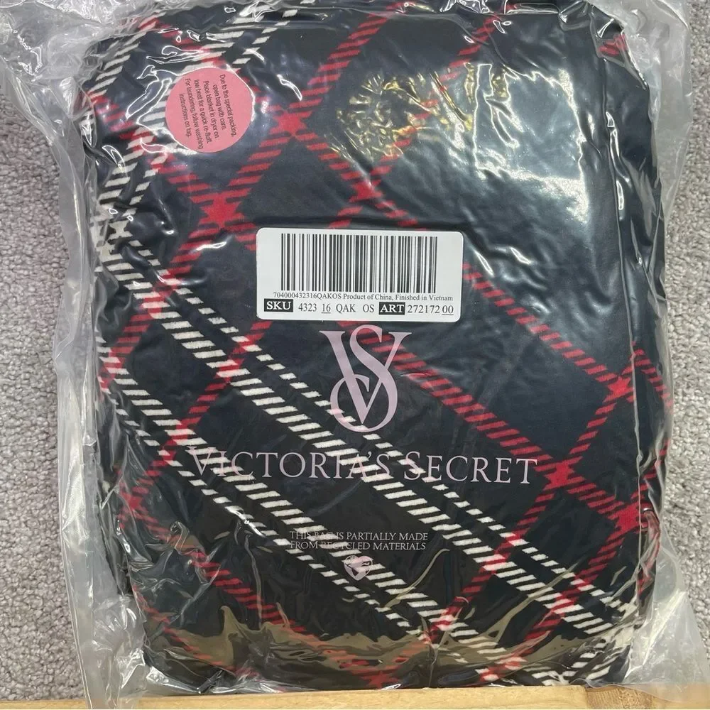Victoria's Secret Cozy Fleece Velour Plush Throw Blanket 59.8